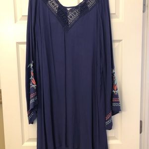 Umgee tunic with embroidery on sleeves